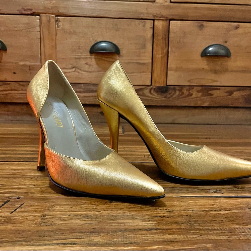 Beautiful GoldHeels. Colin Stuart pointed toe
